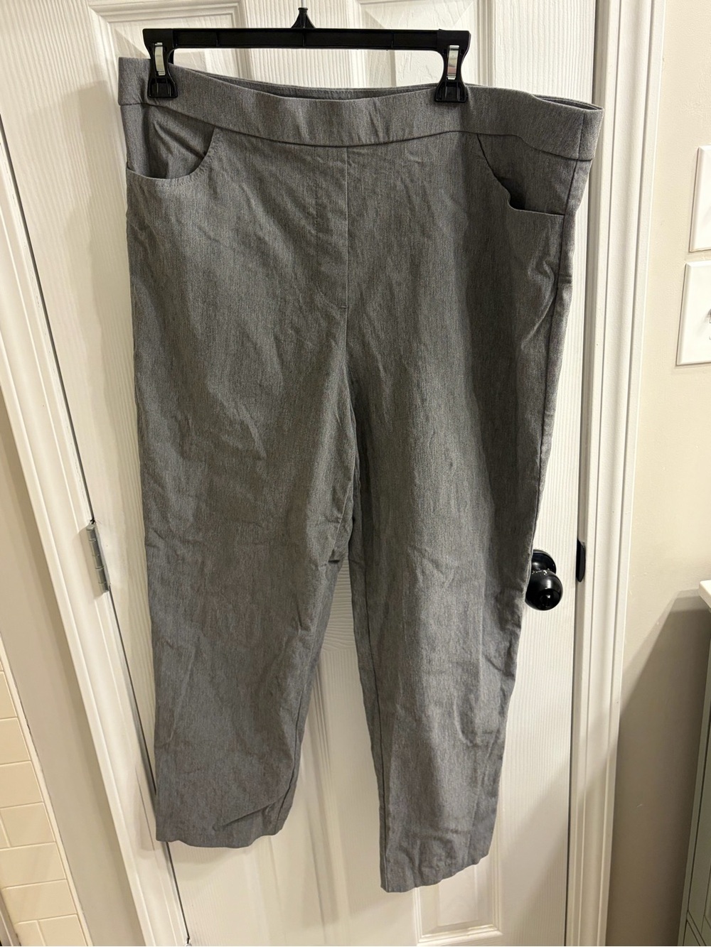 Alfred Dunner Light Gray Cropped Straight Pull-On Pants